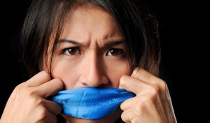 Неприятный запах изо рта и как от него избавится?