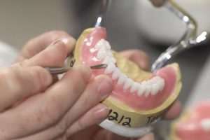 Ремонтируем зубные коронки