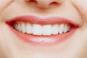 Стоит ли отбеливать зубы человека?